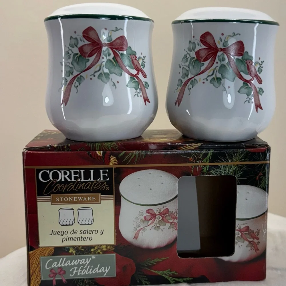 Corelle Coordinates Callaway Holiday Salt and Pepper Shakers 1999